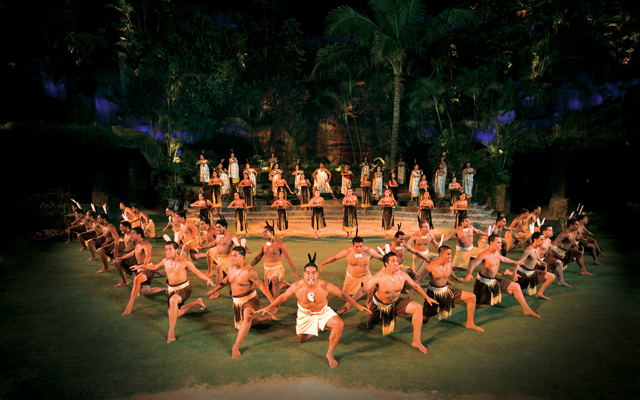 ポリネシア・カルチャー・センター　アリイ・ルアウ・パッケージ（日本語ガイド付き）