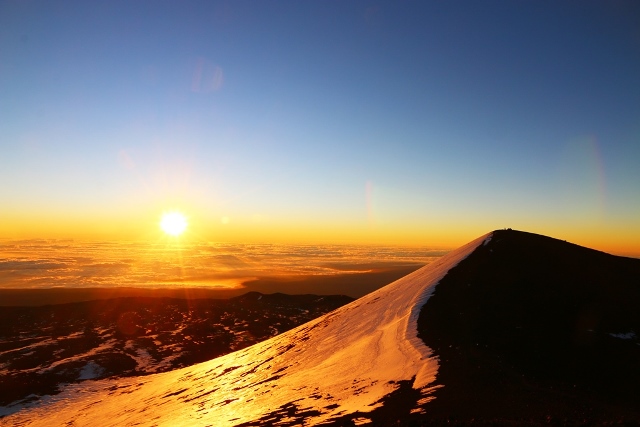 マウナケア山頂スターゲイジング＆サンライズと世界遺産キラウエア火山と星のツアー