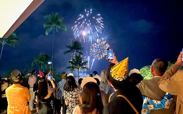 ハレクラニ・ニューイヤーズイブ・カウントダウン・シャンパンパーティー  by 'OLI'OLIハワイ（12/31） ※チップ込み