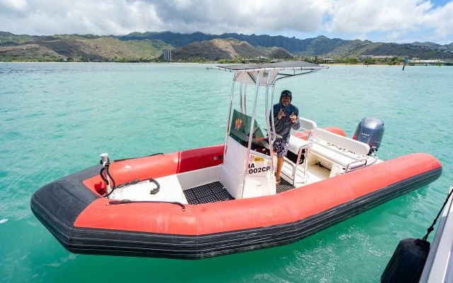 小型モーターボート