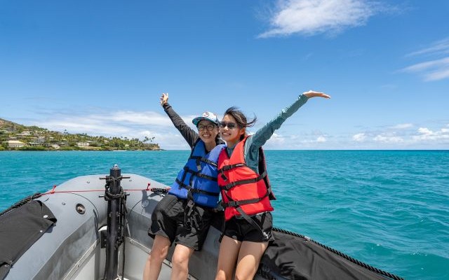 小型モーターボートでの無料遊覧ツアー