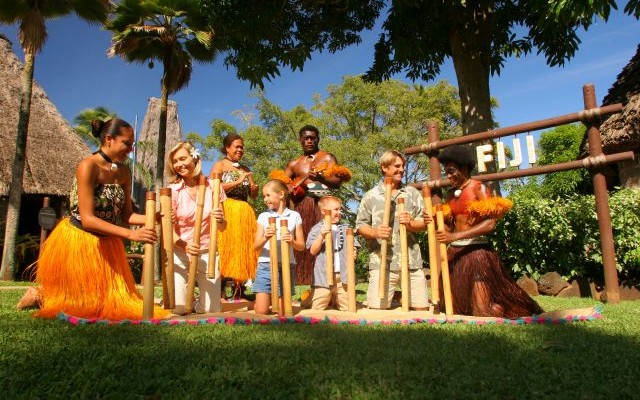 ポリネシア・カルチャー・センター　アリイ・ルアウ・パッケージ（日本語ガイド付き）