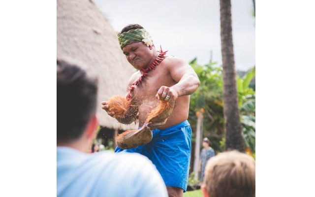 ポリネシア・カルチャー・センター　アリイ・ルアウ・パッケージ（日本語ガイド付き）