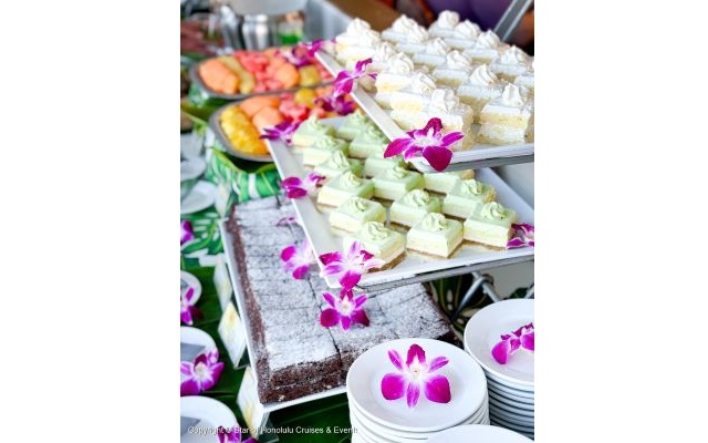 スター・オブ・ホノルル・ニューイヤーズイブ・パーティービュッフェ・クルーズ 