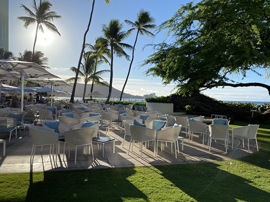 ダイヤモンドヘッド・ハイキングとハレクラニ朝食