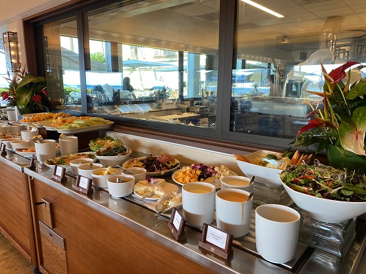 ダイヤモンドヘッド・ハイキングとハレクラニ朝食