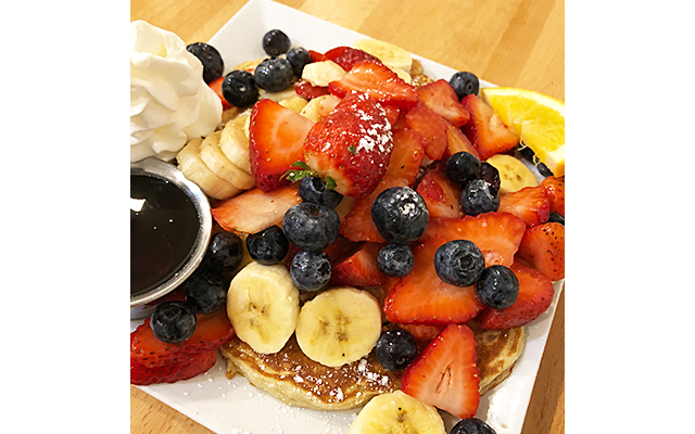 【ʻOLIʻOLIハワイ限定！】ダイヤモンドヘッド・ハイキングとカフェ・カイラ朝食