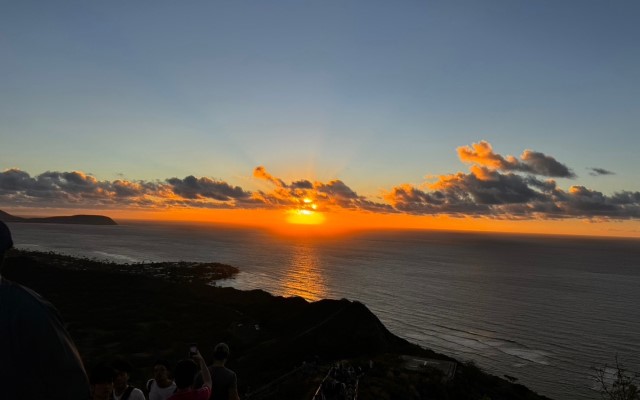 ダイヤモンドヘッド・ハイキングとハレクラニ朝食