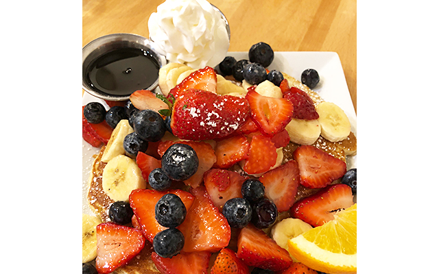 【ʻOLIʻOLIハワイ限定！】ダイヤモンドヘッド・ハイキングとカフェ・カイラ朝食