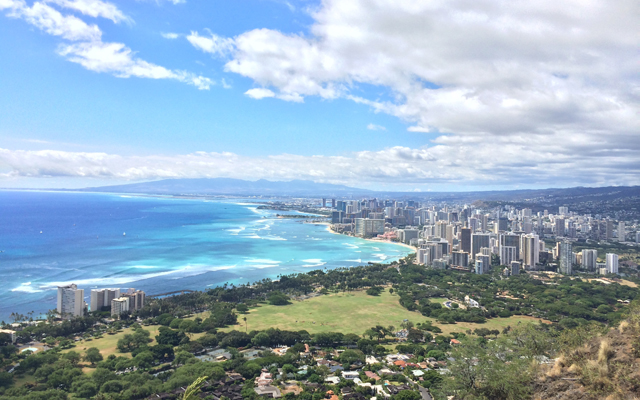 ダイヤモンドヘッド・ハイキングとハレクラニ朝食