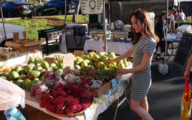 ダイヤモンドヘッド・ハイキングと KCCファーマーズ・マーケット