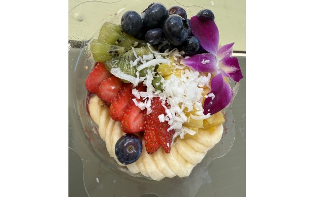 ダイヤモンドヘッド・ハイキングとマラサダ＆フルーツアサイボウル