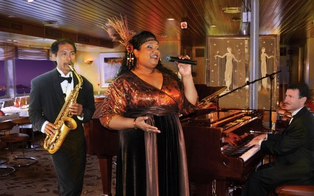 ノバ・５スター・サンセット ディナー・クルーズ　（バウ・リニューアル・プラン）