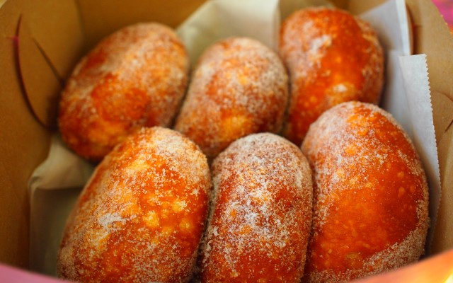 ダイヤモンドヘッド・ハイキングとマラサダ＆ボガーツ・カフェ朝食 (アサイボウル)