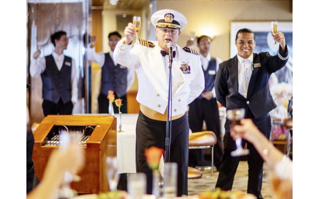 ノバ・５スター・サンセット ディナー・クルーズ　（バウ・リニューアル・プラン）