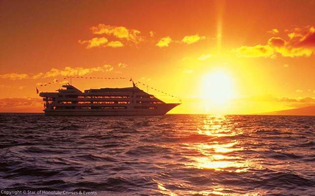 スター・オブ・ホノルル・インディペンデンスデー・セレブレーション・サンセットクルーズ