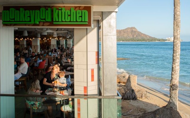 ダイヤモンドヘッド・ハイキングとモンキーポッド・キッチン昼食