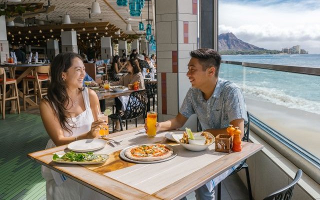 ダイヤモンドヘッド・ハイキングとモンキーポッド・キッチン昼食
